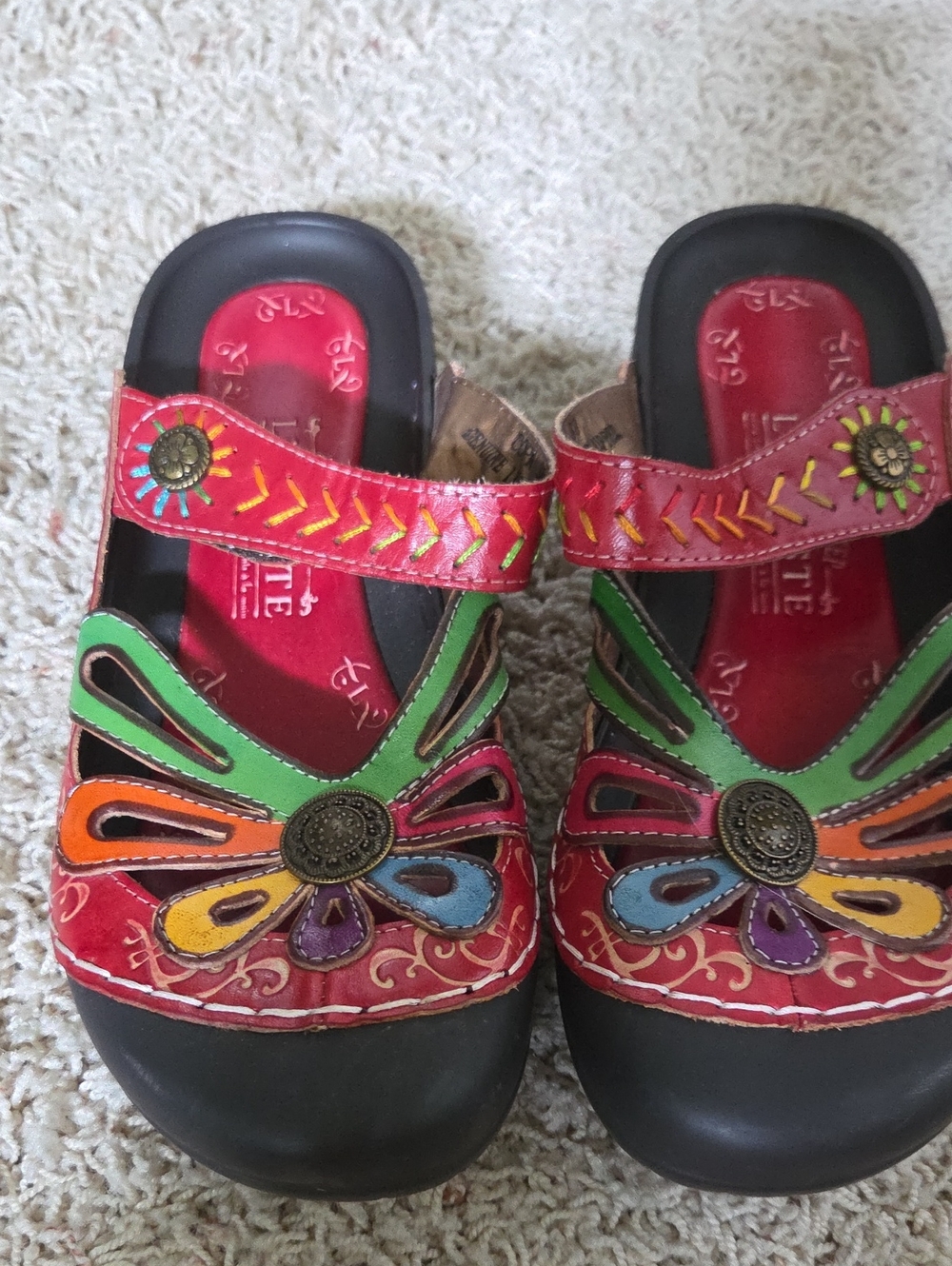 L'ATISTE Red Multicolor Floral Cutout Leather Clogs